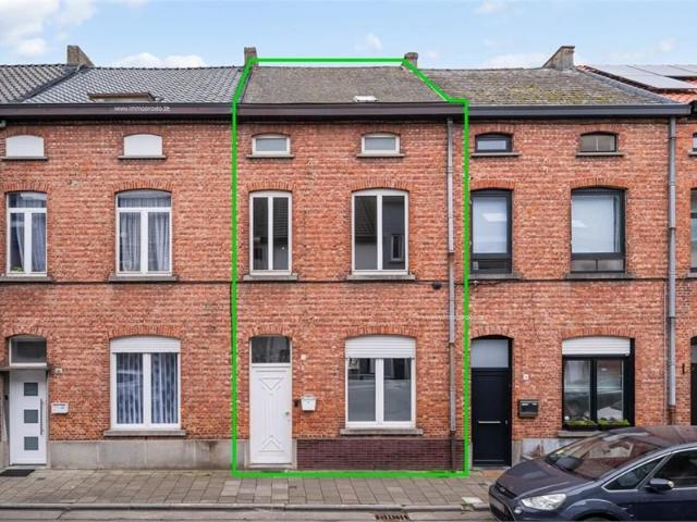Op te frissen rijwoning in het centrum van Aalst