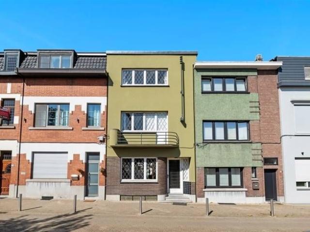 OP TE FRISSEN STADSWONING MET VEEL POTENTIEEL IN SINT TRUIDE