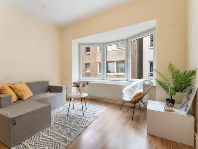 Op te frissen woonappartement in hartje Oostende nabij de A