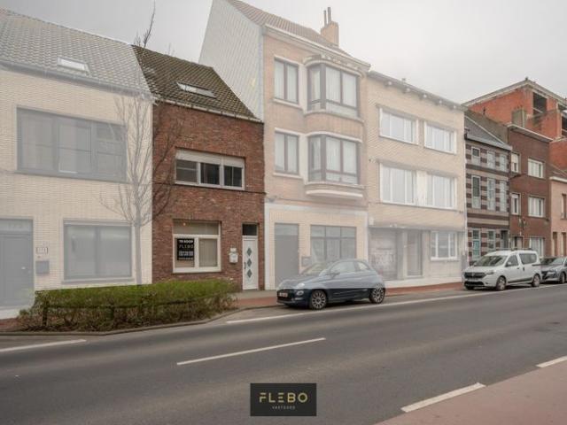 Op te frissen woning vlakbij het strand en het centrum in.