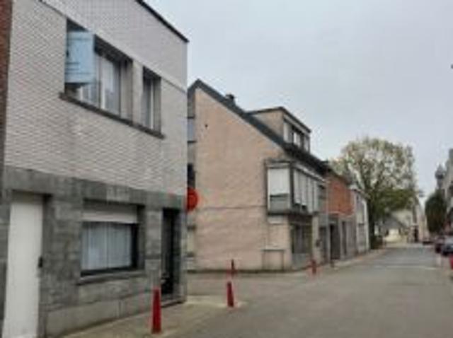 Op te frissen woning in het centrum van Zwijndrecht