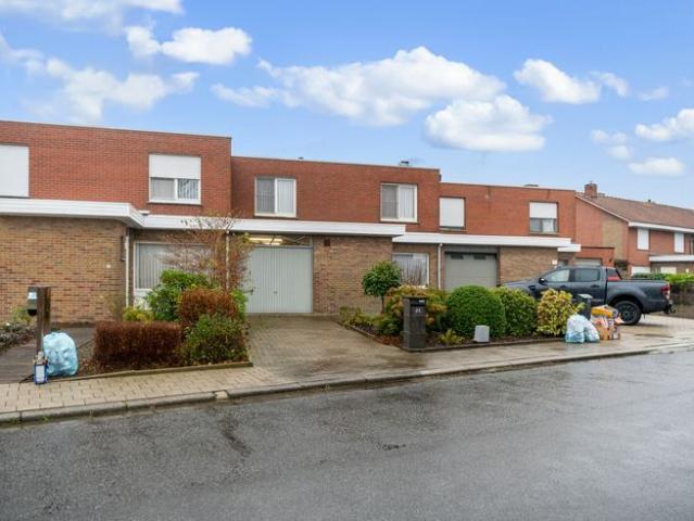 Op te frissen woning met 3 slaapkamers te Deerlijk