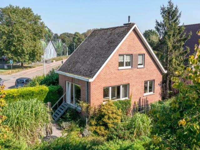 Op te frissen woning met 3 slaapkamers in hartje Dilbeek!