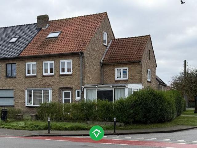 Op te frissen woning met 7 slaapkamers en tuin te Gistel