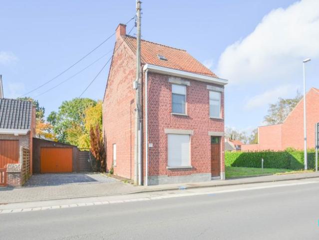 Op te frissen woning met aangename tuin