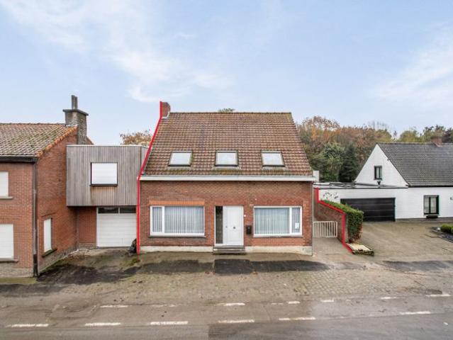 Op te frissen woning met grote tuin