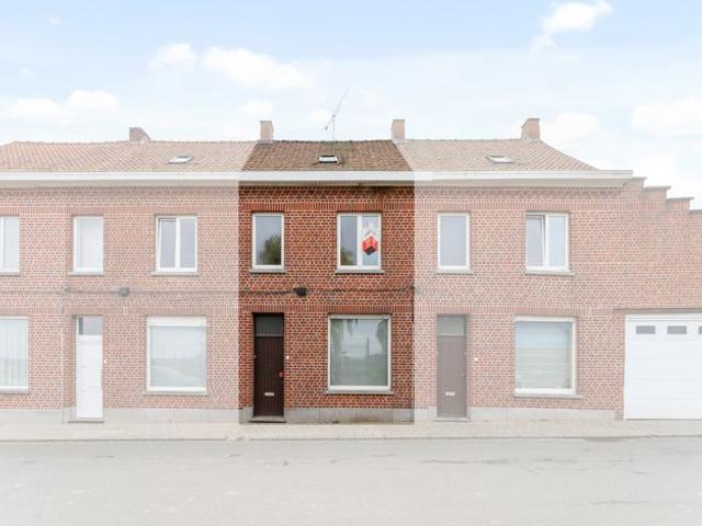 Op te frissen woning met heel wat mogelijkheiden