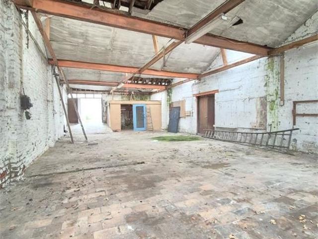 Op te frissen woning met loods, 3 slaapkamers en onderhoudsvriendelijke tuin/terras en garage vooraan. Ref. 16494 Meulebeke
