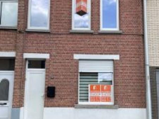 Op te frissen woning nabij het centrum van Zele