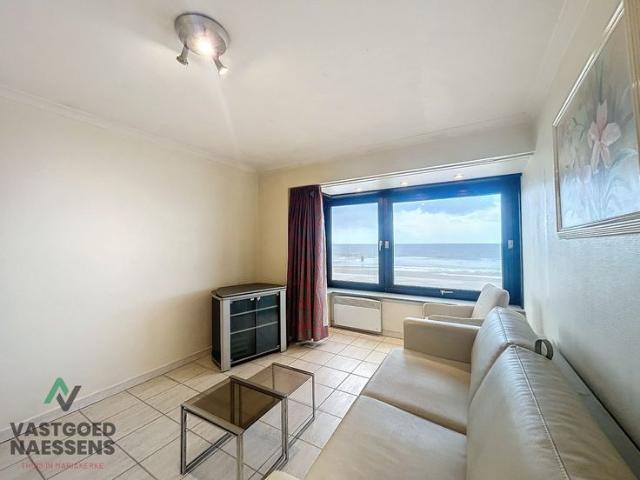 Op te frissen 1 SLPK appartement met zicht op zee