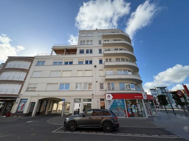 Op te knappen appartement in het centrum van Koksijde