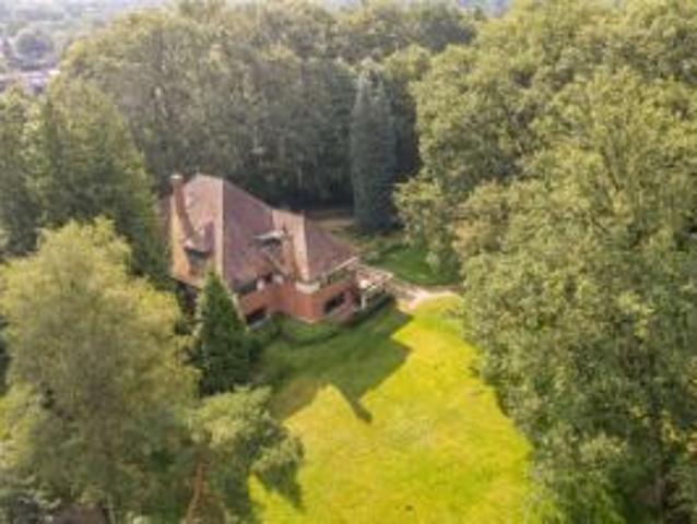 Op Domein Bellenhof, karaktervolle volledig te renoveren vil