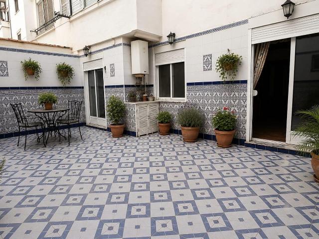 ¡OPORTUNIDA! 1ª PLANTA CON ASCENSOR EN CAROLINAS ALTAS