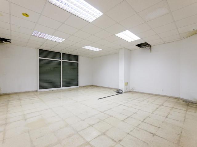Oportunidad! 2 locales contiguos. 300 m² con posibilidad de cambio de uso a vivienda