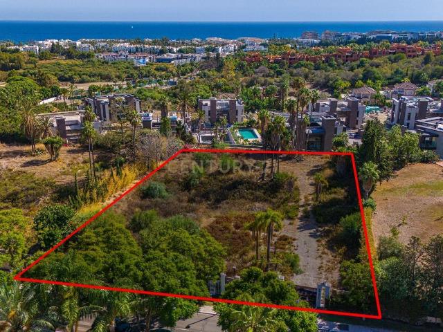 Oportunidad única Última gran parcela en la prestigiosa Atalaya de Río Verde