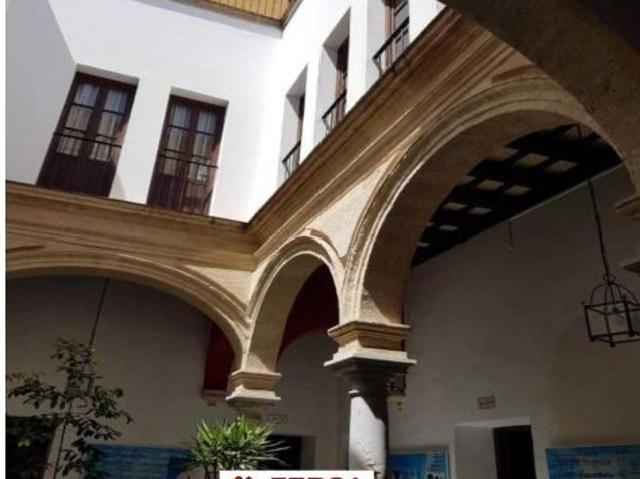 Oportunidad Única: Venta de Hotel Boutique en Casa Palacio del S. XVII – Ribera del Río, El Puerto