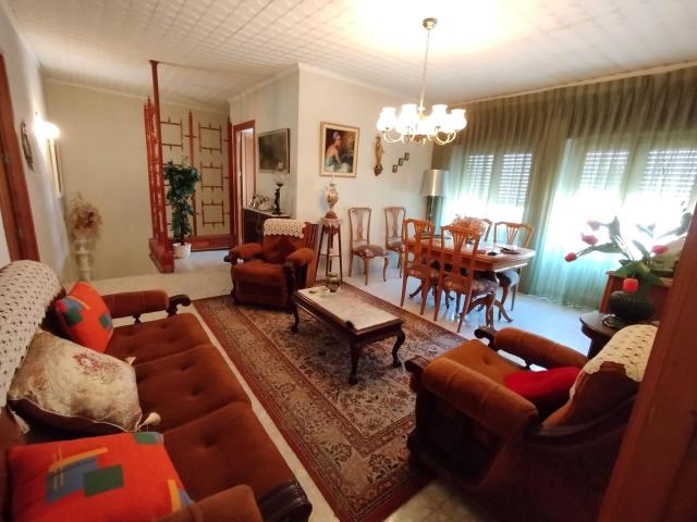 ¡Oportunidad única! Vivienda espaciosa en zona tranquila y muy bien ubicada