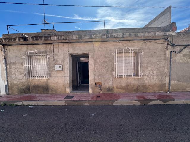Oportunidad Única: Adosado en Las Torres de Cotillas para Reformar