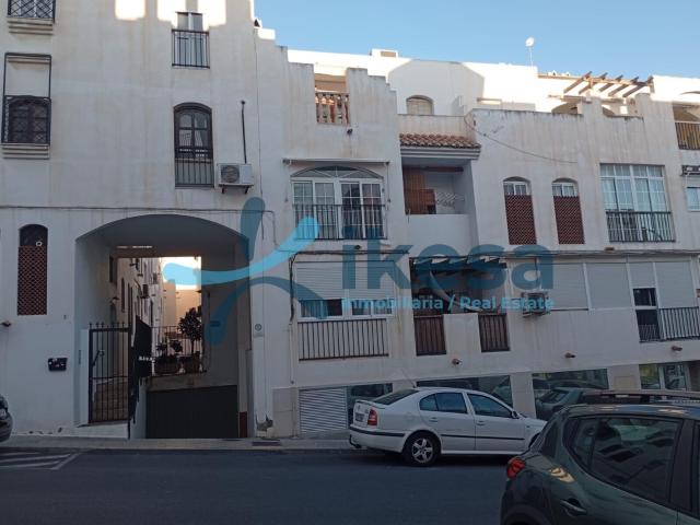 Oportunidad Única: Amplio Apartamento en Aguadulce, Almería