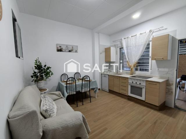 Oportunidad única bajo con encanto transformado en vivienda