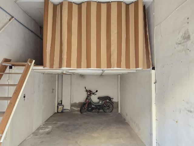 ¡OPORTUNIDAD ÚNICA! Bajo de 21 m2 con altillo – Ideal como garaje, almacén o espacio multifunción