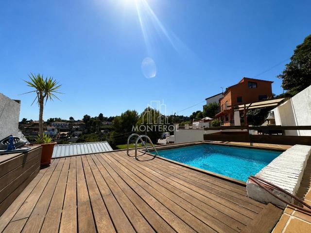 OPORTUNIDAD ÚNICA – CASA A 4 VIENTOS CON DOS VIVIENDAS INDEPENDIENTES Y PISCINA
