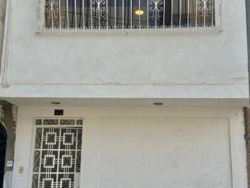 ¡Oportunidad Única Casa de 2 Pisos + Azotea con Excelente Ubicación!