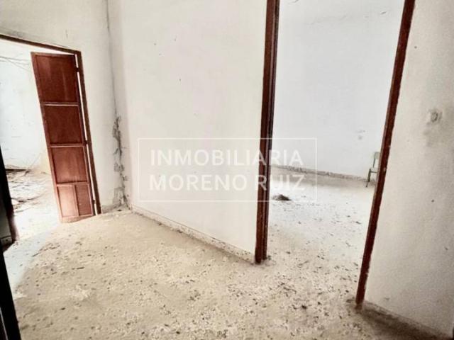 ¡ OPORTUNIDAD UNICA¡ CASA PARA REFORMAR A TU GUSTO CON POSIBILIDAD DE COCHERA