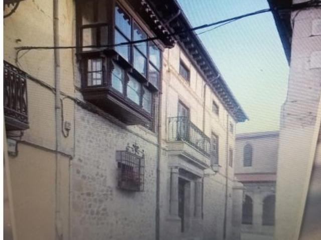 Oportunidad Única: Casa Señorial en Medina de Pomar a la Venta por €207,000