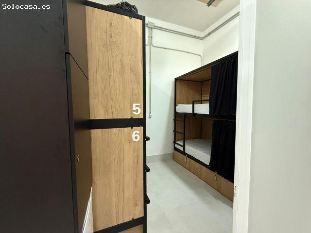 Oportunidad única de inversión: Rentable Hostel en La Camella, Arona
