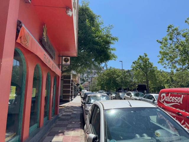 Oportunidad única de local comercial en Roses, a solo 2 minutos de la playa