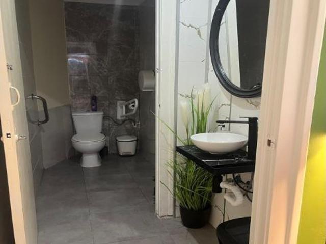¡Oportunidad única de negocio junto a la Playa de Levante!