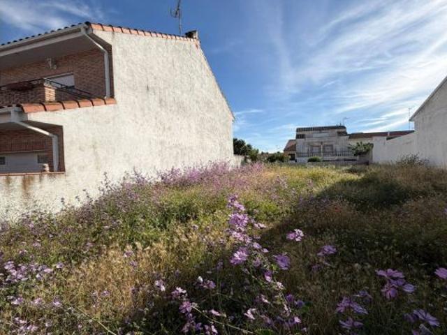 Oportunidad Única en Torrejon de Velasco: Parcela en el Corazón del Casco Antiguo