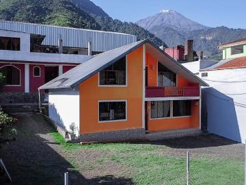 ¡Oportunidad Única en Ulba! Doble Casa con Vistas al Volcán Tungurahua