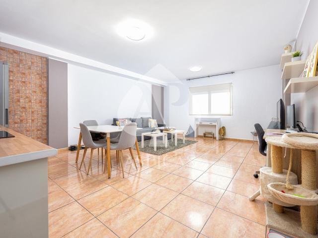 ¡Oportunidad Única en Vecindario Los Llanos! Hermoso Piso de 3 Habitaciones por solo €234,900!