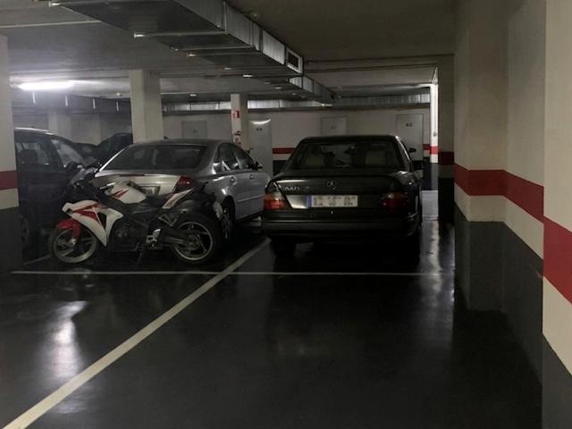 ¡Oportunidad Única en Abando! Plaza de Garaje Amplia junto a El Corte Inglés