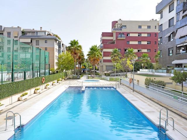 ¡Oportunidad única en Avenida Fernando de los Ríos, Granada!