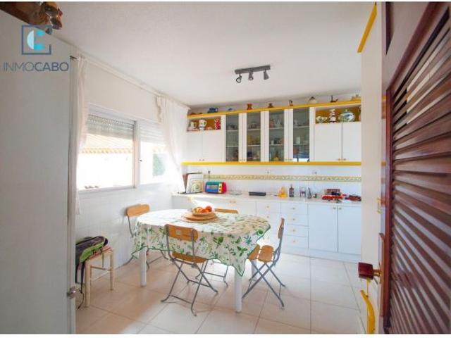 ? Oportunidad única en Calaflores, Cabo de Palos: chalet con gran parcela y potencial urbanístico ?