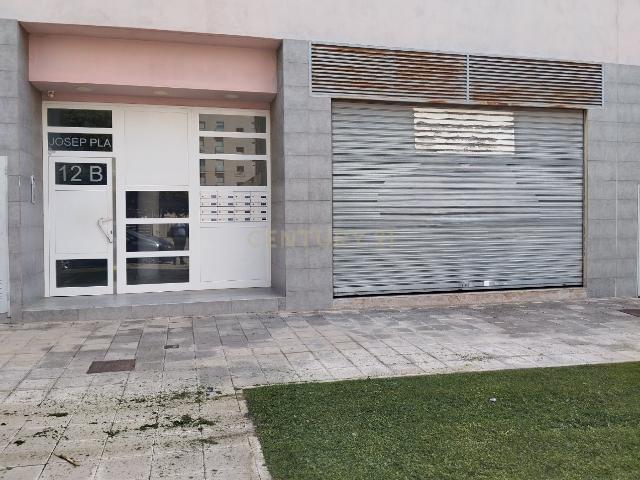 ¡Oportunidad única en Calonge! Local en bruto en Carrer Josep Pla