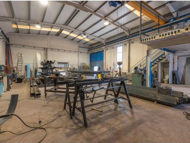? ¡Oportunidad única en Cijuela! Nave industrial lista para empezar a trabajar desde el primer día