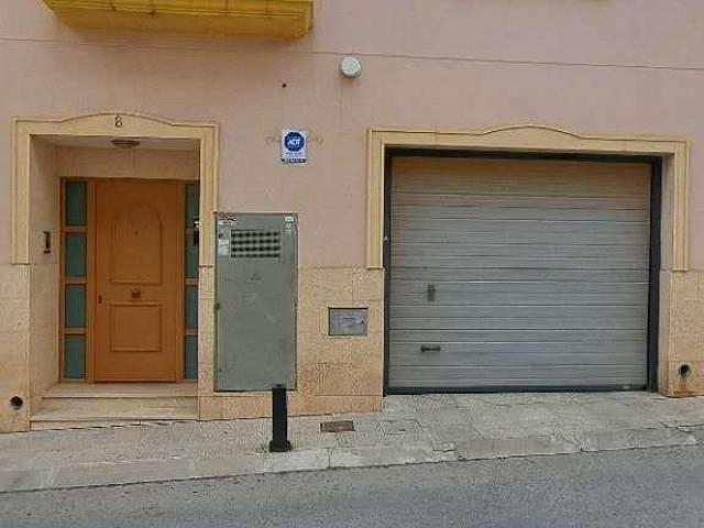¡Oportunidad Única en el Corazón de La Nucía! Amplia Casa Un. 208m² La Nucía