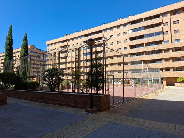 Oportunidad única en El Quiñón, Seseña! Amplio piso con garaje y piscina