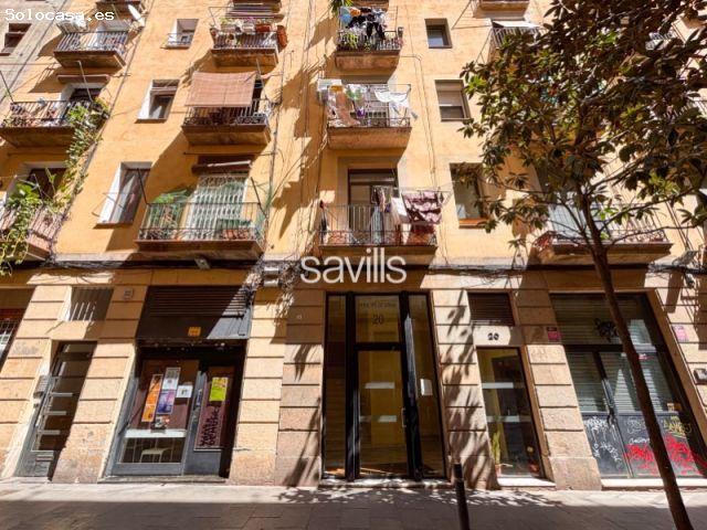 Oportunidad única en El Raval, potencial, ubicación y luz para crear tu hogar