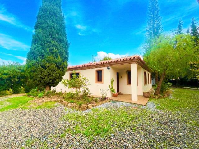 Oportunidad única en Estepona: Finca Rústica entre el campo y la ciudad