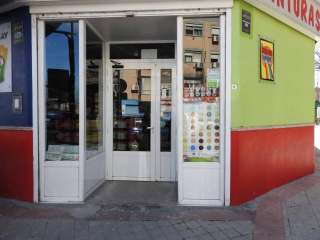 Oportunidad Única en Fuenlabrada: Tienda de Pinturas en Venta
