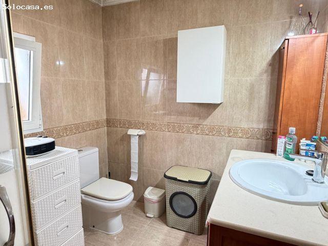 Oportunidad Única en Fuente de Piedra: Casa Amplia con Terraza y Patio