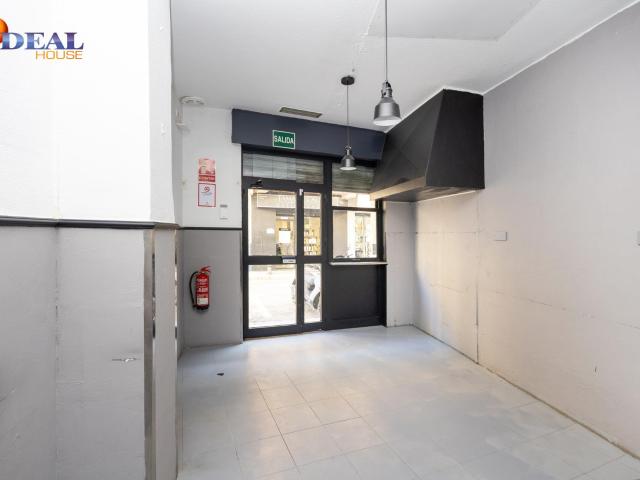 ¡Oportunidad Única en Granada! Local Comercial en Alhamar por solo €60,000
