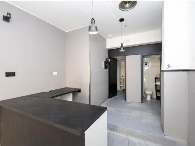 ¡Oportunidad Única en Granada! Local Comercial en Alhamar por solo €60,000