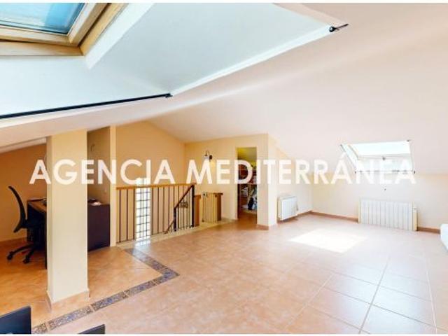 ? ¡Oportunidad única en La Pobla de Vallbona, zona Rascanya! ?