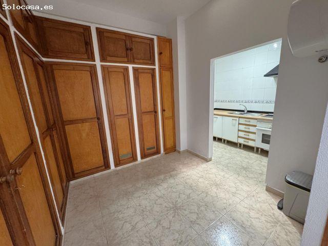 Oportunidad única en Las Canteras: dúplex listo para entrar con local propio